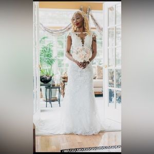 Beautiful Ivory Wedding Dress. Serious Buyers only please